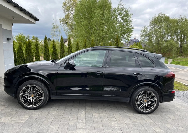 Porsche Cayenne cena 209000 przebieg: 104000, rok produkcji 2017 z Rzgów małe 497
